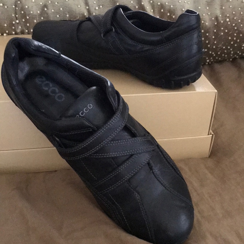 ECCO Zig Zag strap loafer